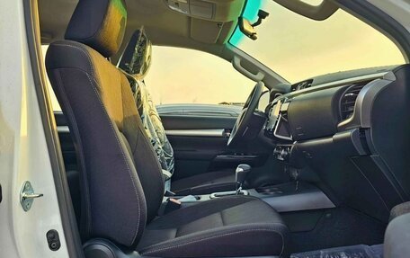 Toyota Hilux VIII, 2025 год, 2 800 000 рублей, 10 фотография