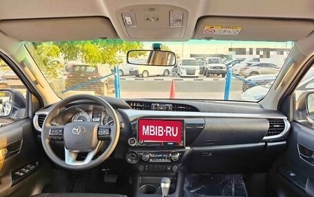 Toyota Hilux VIII, 2025 год, 2 800 000 рублей, 11 фотография