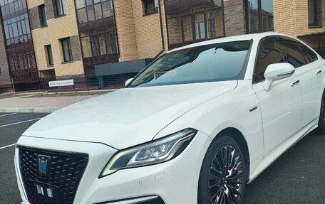 Toyota Crown, 2018 год, 2 540 000 рублей, 3 фотография
