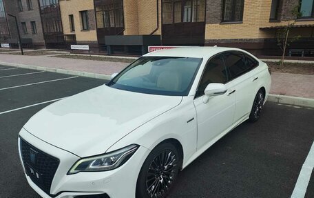 Toyota Crown, 2018 год, 2 540 000 рублей, 7 фотография