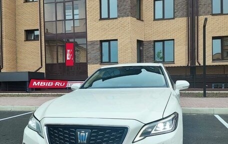 Toyota Crown, 2018 год, 2 540 000 рублей, 4 фотография