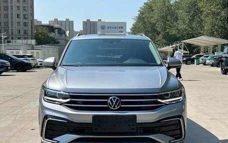 Volkswagen Tiguan II, 2022 год, 2 670 000 рублей, 2 фотография
