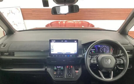Honda Stepwgn, 2022 год, 2 050 000 рублей, 8 фотография