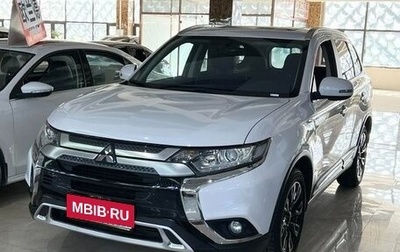 Mitsubishi Outlander III рестайлинг 3, 2021 год, 1 984 000 рублей, 1 фотография
