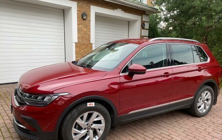 Volkswagen Tiguan II, 2021 год, 2 750 000 рублей, 1 фотография