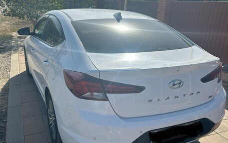 Hyundai Elantra VI рестайлинг, 2019 год, 1 550 000 рублей, 4 фотография