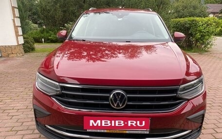 Volkswagen Tiguan II, 2021 год, 2 750 000 рублей, 3 фотография