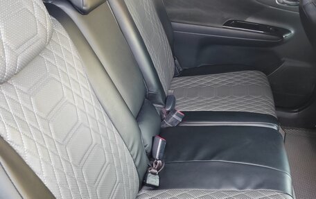 Toyota Wish II, 2012 год, 1 650 000 рублей, 2 фотография