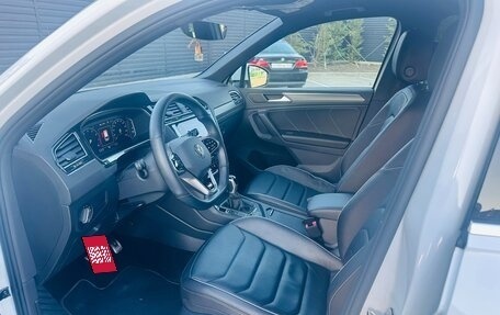 Volkswagen Tiguan II, 2021 год, 4 000 000 рублей, 26 фотография