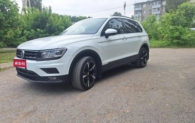Volkswagen Tiguan II, 2019 год, 2 200 000 рублей, 1 фотография
