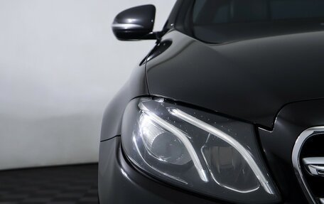 Mercedes-Benz E-Класс, 2019 год, 2 990 000 рублей, 19 фотография