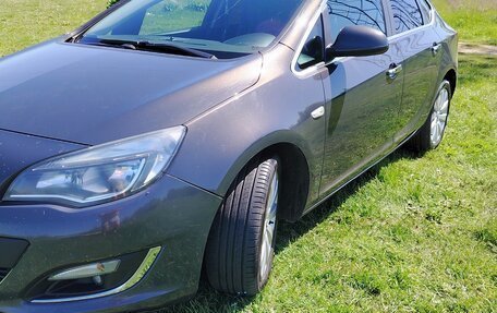 Opel Astra J, 2013 год, 1 050 000 рублей, 4 фотография