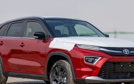 Toyota Urban Cruiser, 2024 год, 2 000 000 рублей, 3 фотография