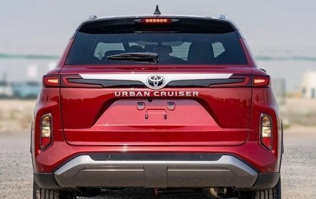 Toyota Urban Cruiser, 2024 год, 2 000 000 рублей, 7 фотография