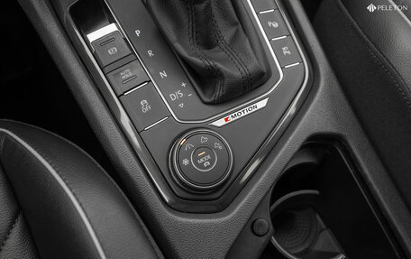 Volkswagen Tiguan II, 2017 год, 2 120 000 рублей, 24 фотография