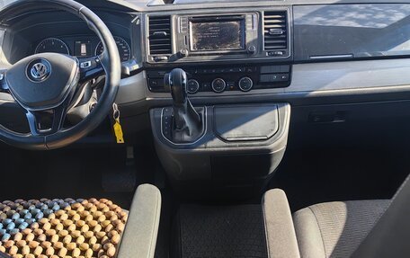 Volkswagen Caravelle T6 рестайлинг, 2018 год, 3 300 000 рублей, 6 фотография