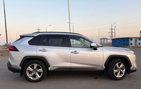 Toyota RAV4, 2019 год, 2 950 000 рублей, 4 фотография