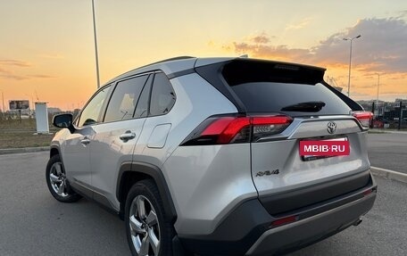 Toyota RAV4, 2019 год, 2 950 000 рублей, 6 фотография