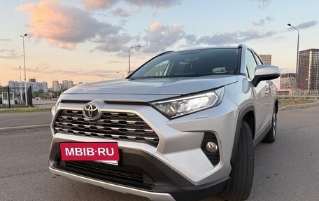Toyota RAV4, 2019 год, 2 950 000 рублей, 2 фотография