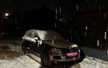 Volkswagen Touareg III, 2011 год, 1 900 000 рублей, 2 фотография