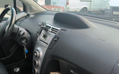 Toyota Yaris III рестайлинг, 2008 год, 600 000 рублей, 14 фотография