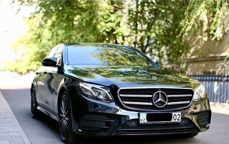 Mercedes-Benz E-Класс, 2019 год, 3 900 000 рублей, 1 фотография