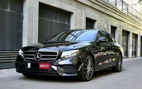 Mercedes-Benz E-Класс, 2019 год, 3 900 000 рублей, 2 фотография