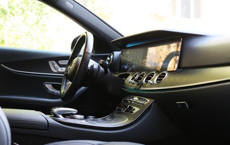 Mercedes-Benz E-Класс, 2019 год, 3 900 000 рублей, 20 фотография