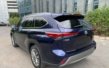 Toyota Highlander, 2022 год, 3 170 000 рублей, 5 фотография