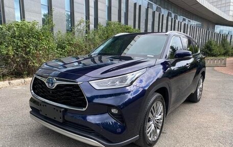 Toyota Highlander, 2022 год, 3 170 000 рублей, 3 фотография