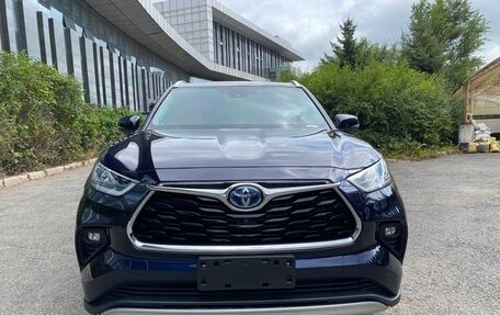 Toyota Highlander, 2022 год, 3 170 000 рублей, 2 фотография