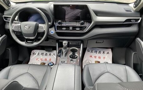 Toyota Highlander, 2022 год, 3 170 000 рублей, 8 фотография