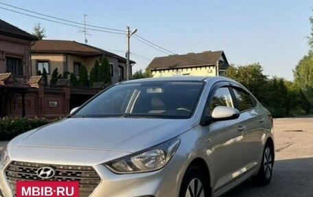 Hyundai Solaris II рестайлинг, 2017 год, 1 200 000 рублей, 2 фотография