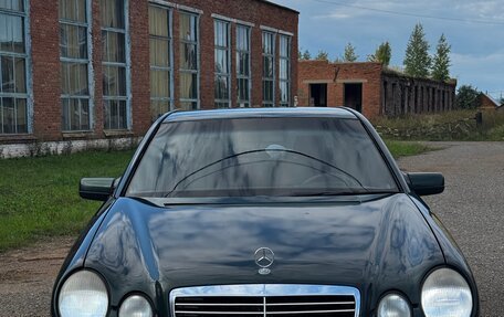 Mercedes-Benz E-Класс, 1997 год, 590 000 рублей, 4 фотография