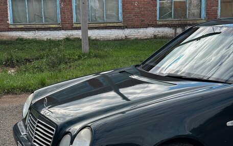 Mercedes-Benz E-Класс, 1997 год, 590 000 рублей, 3 фотография
