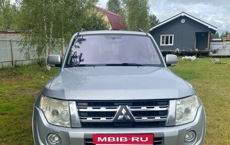 Mitsubishi Pajero IV, 2011 год, 1 815 000 рублей, 2 фотография
