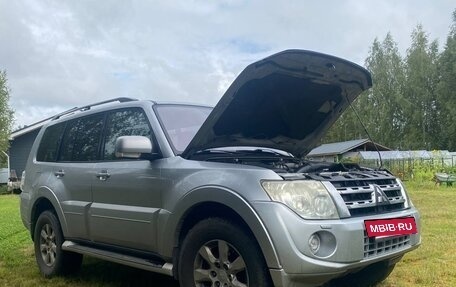 Mitsubishi Pajero IV, 2011 год, 1 815 000 рублей, 3 фотография