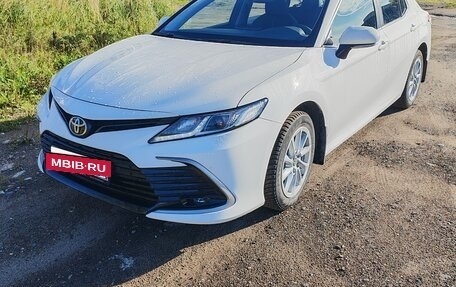 Toyota Camry, 2021 год, 2 395 000 рублей, 3 фотография