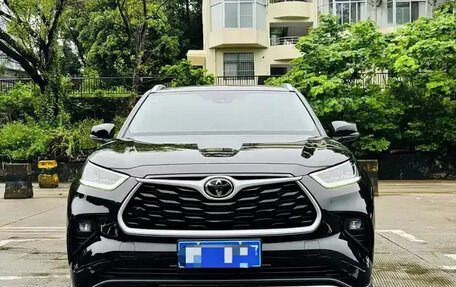 Toyota Highlander, 2022 год, 5 110 000 рублей, 2 фотография