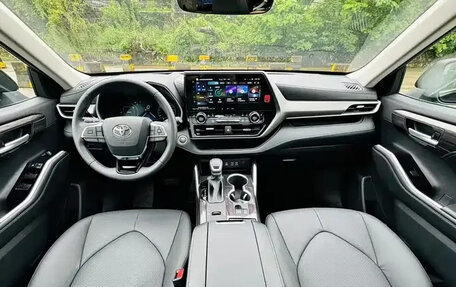 Toyota Highlander, 2022 год, 5 110 000 рублей, 13 фотография