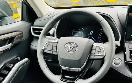 Toyota Highlander, 2022 год, 5 110 000 рублей, 8 фотография