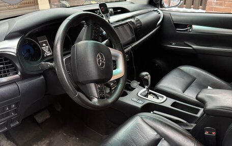 Toyota Hilux VIII, 2016 год, 3 250 000 рублей, 5 фотография