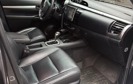 Toyota Hilux VIII, 2016 год, 3 250 000 рублей, 7 фотография