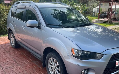 Mitsubishi Outlander III рестайлинг 3, 2010 год, 1 499 999 рублей, 3 фотография