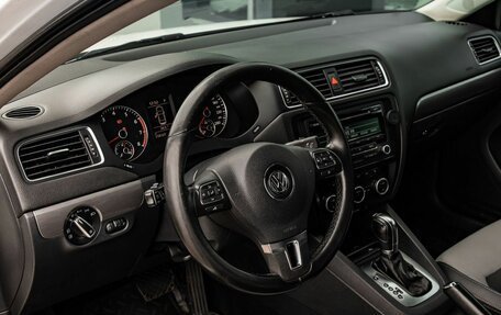 Volkswagen Jetta VI, 2013 год, 1 000 000 рублей, 13 фотография