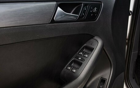 Volkswagen Jetta VI, 2013 год, 1 000 000 рублей, 23 фотография
