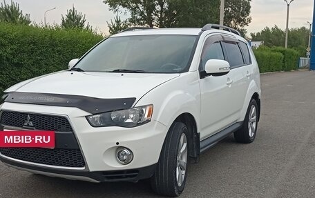 Mitsubishi Outlander III рестайлинг 3, 2012 год, 1 550 000 рублей, 4 фотография