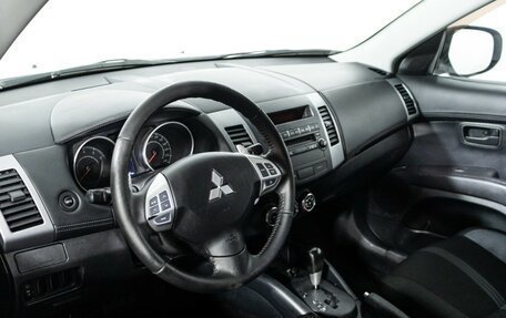 Mitsubishi Outlander III рестайлинг 3, 2011 год, 899 777 рублей, 11 фотография