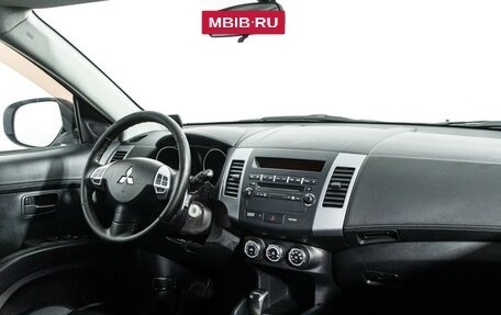 Mitsubishi Outlander III рестайлинг 3, 2011 год, 899 777 рублей, 9 фотография