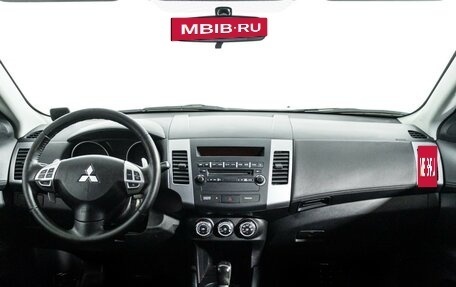 Mitsubishi Outlander III рестайлинг 3, 2011 год, 899 777 рублей, 13 фотография
